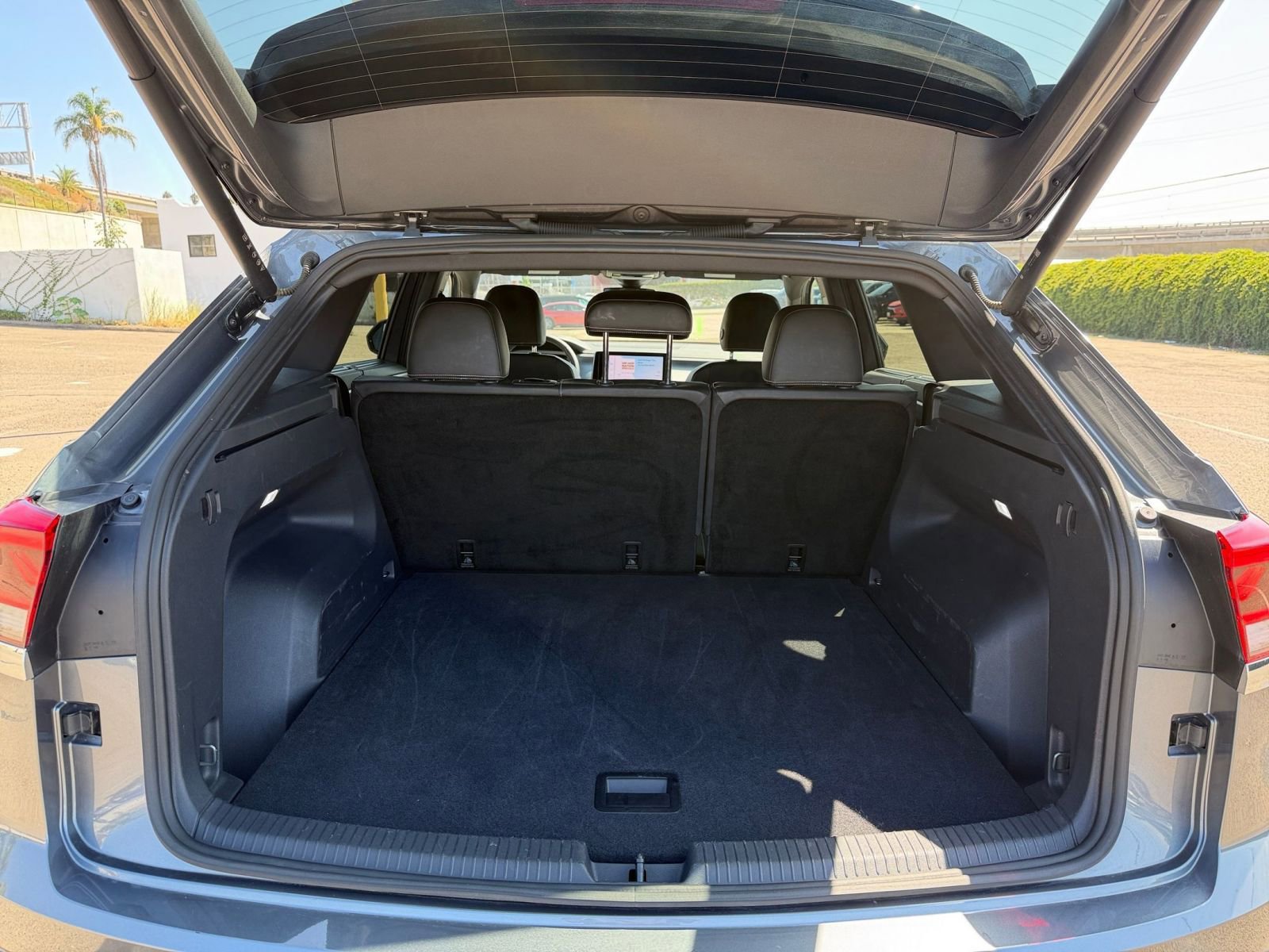 Used 2025 Volkswagen Atlas Cross Sport SE image 31