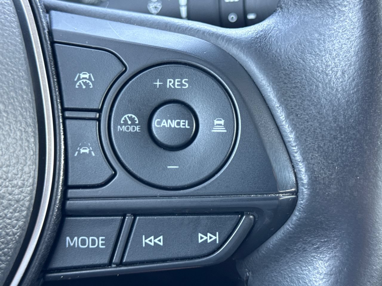 Used 2024 Toyota Corolla Cross LE FWD image 23