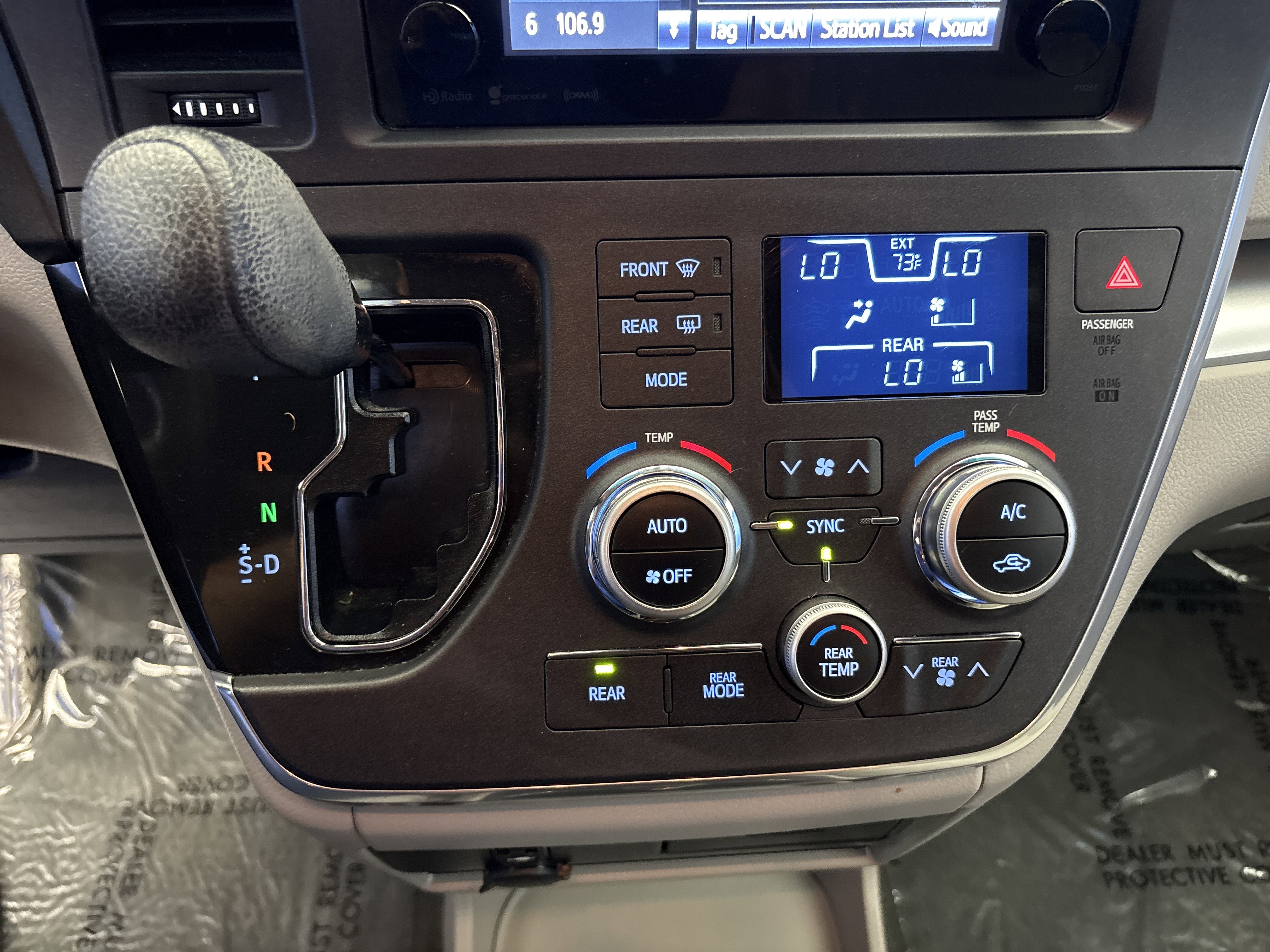 Used 2017 Toyota Sienna LE image 21