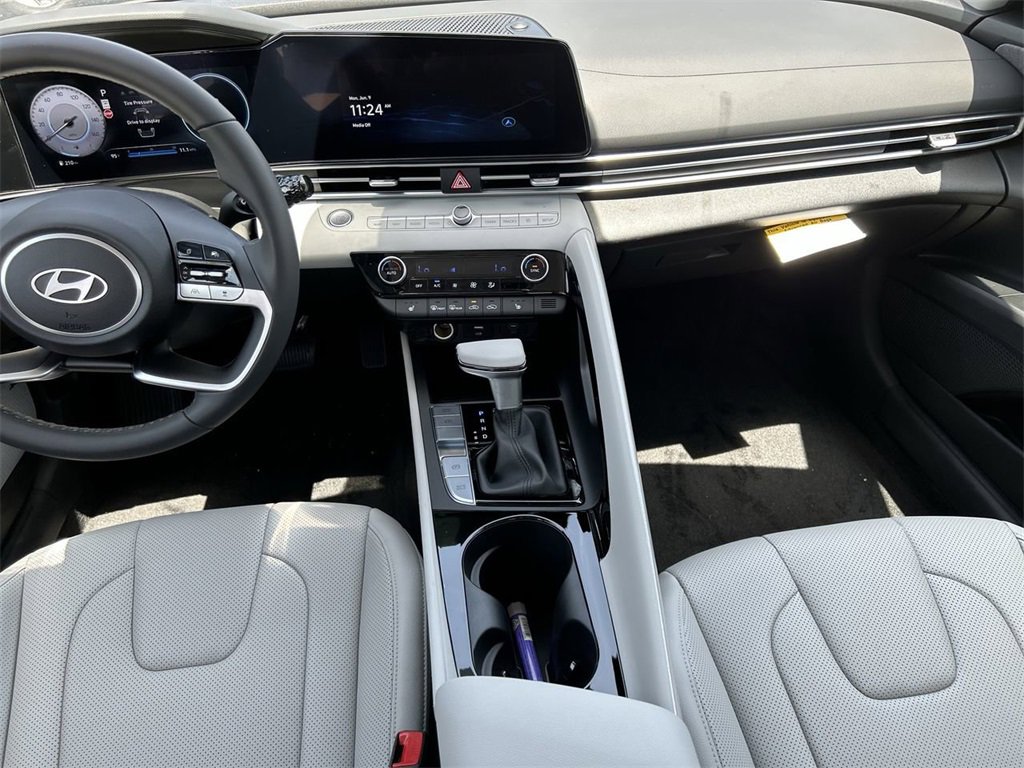 New 2025 Hyundai Elantra Limited image 5