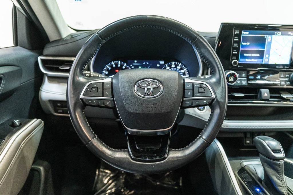 Used 2020 Toyota Highlander XLE AWD/4WD image 17