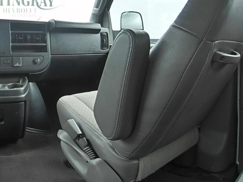 Used 2025 Chevrolet Express 3500 LT w/ LT Preferred Equipment Group RWD image 15