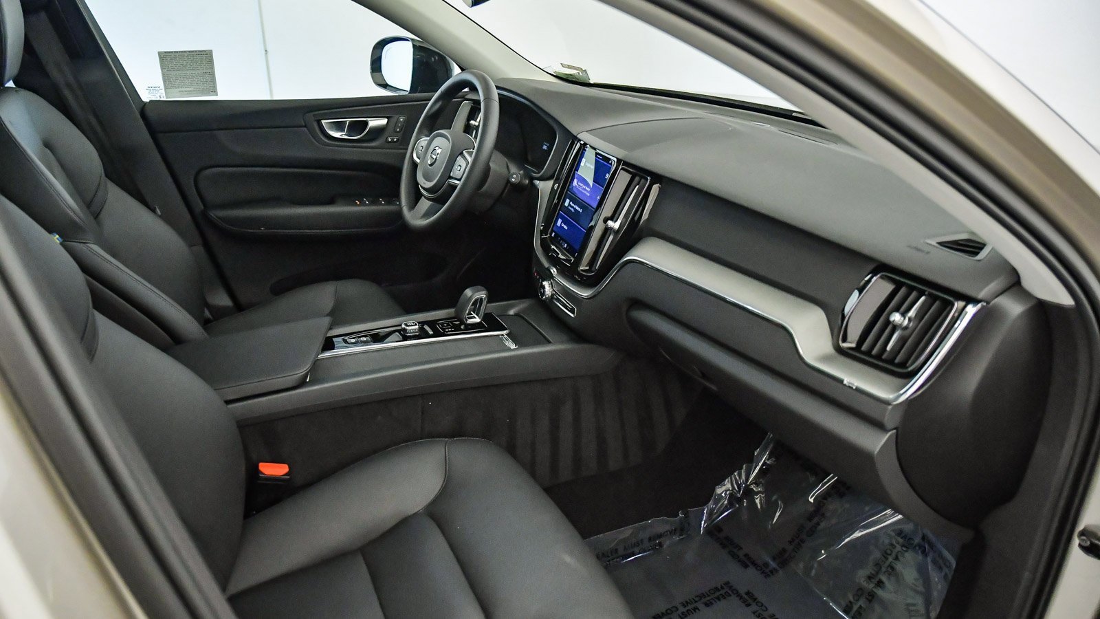 Certified 2025 Volvo XC60 T8 Core w/ Protection Package Premier image 17