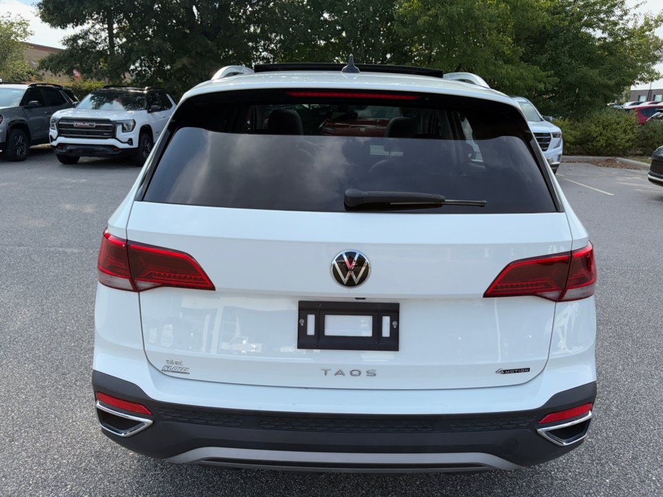 Used 2023 Volkswagen Taos SE w/ Panoramic Sunroof Package AWD/4WD image 14