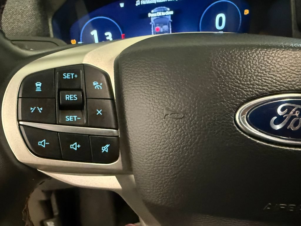 Used 2025 Ford Explorer Active AWD/4WD image 31