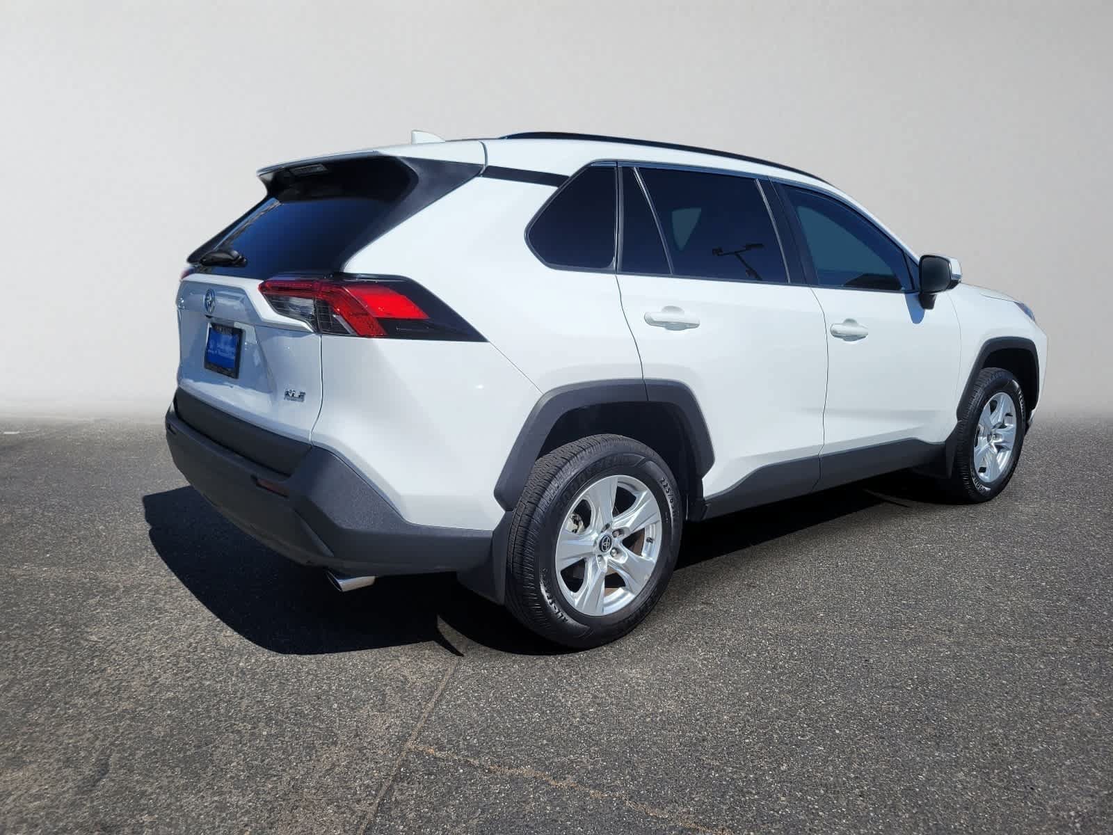 Used 2021 Toyota RAV4 XLE w/ Carpet Mat Package (TMS) FWD image 2