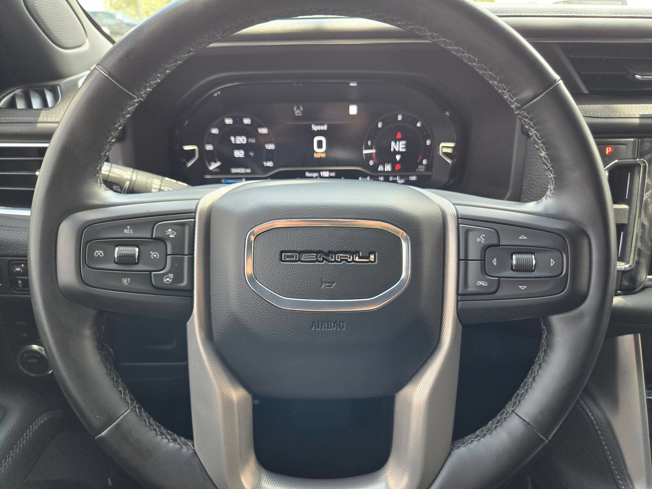 Used 2023 GMC Yukon XL Denali AWD/4WD image 11