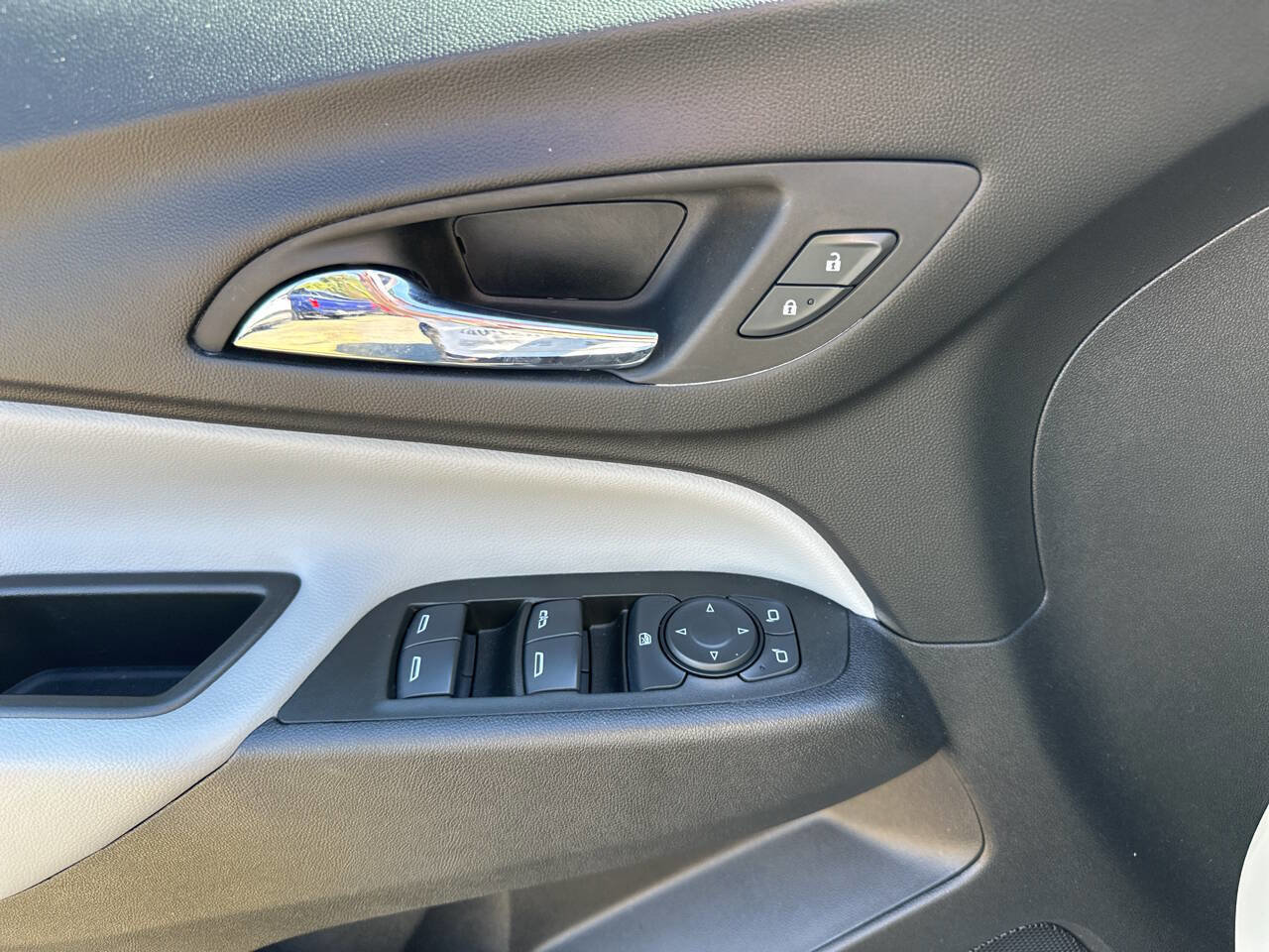 Used 2023 Chevrolet Equinox LS w/ LS Convenience Package image 23