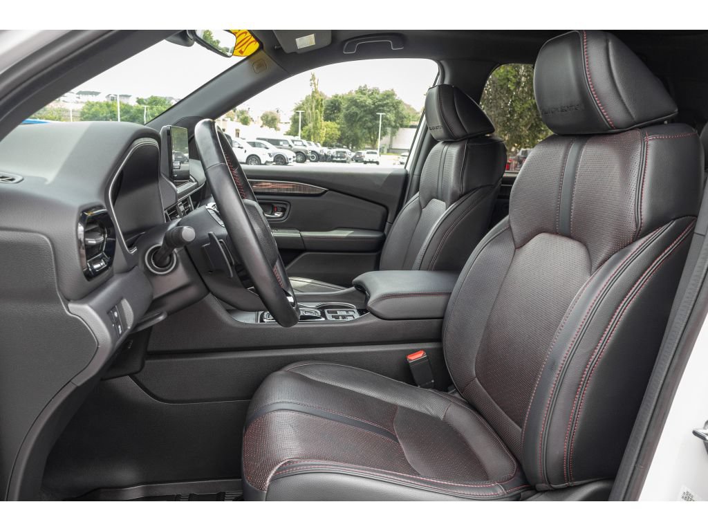 Used 2025 Honda Pilot Black Edition image 17