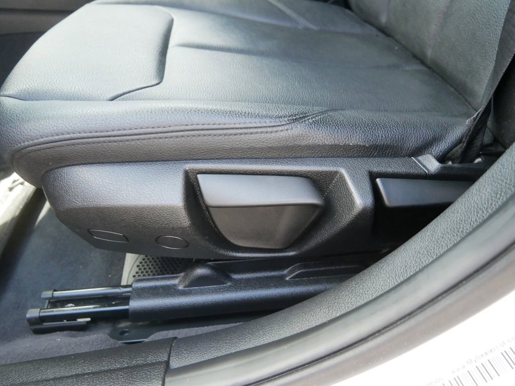 Used 2015 BMW 320i xDrive Sedan AWD/4WD image 14