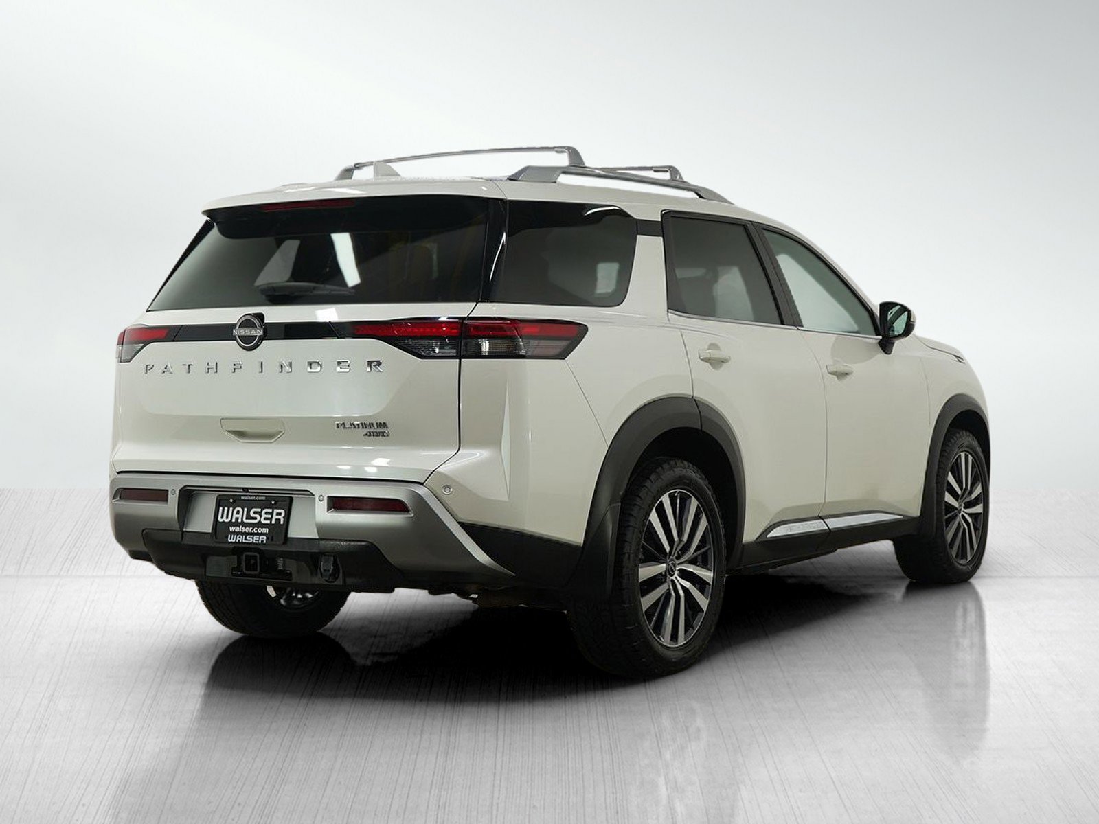 Used 2022 Nissan Pathfinder Platinum w/ Cargo Package image 6