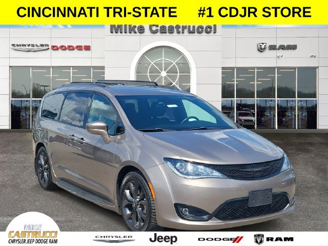 Used 2018 Chrysler Pacifica Touring-L w/ Premium Audio Group