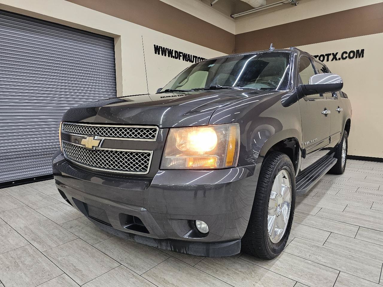 Used 2011 Chevrolet Avalanche LT w/ Regional Value Package RWD image 2