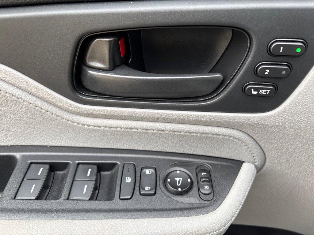 Used 2018 Honda Odyssey EX-L image 18