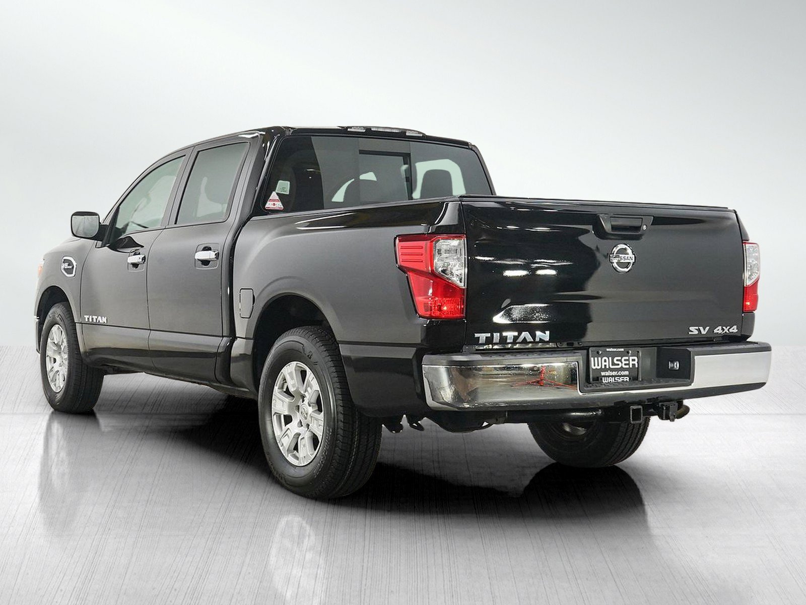 Used 2017 Nissan Titan SV AWD/4WD image 3