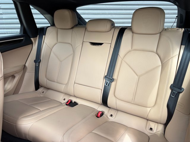 Certified 2025 Porsche Macan image 24
