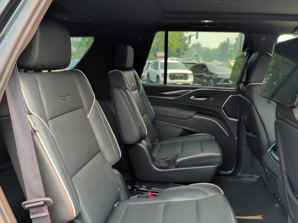 Used 2021 Cadillac Escalade Premium Luxury AWD/4WD image 35