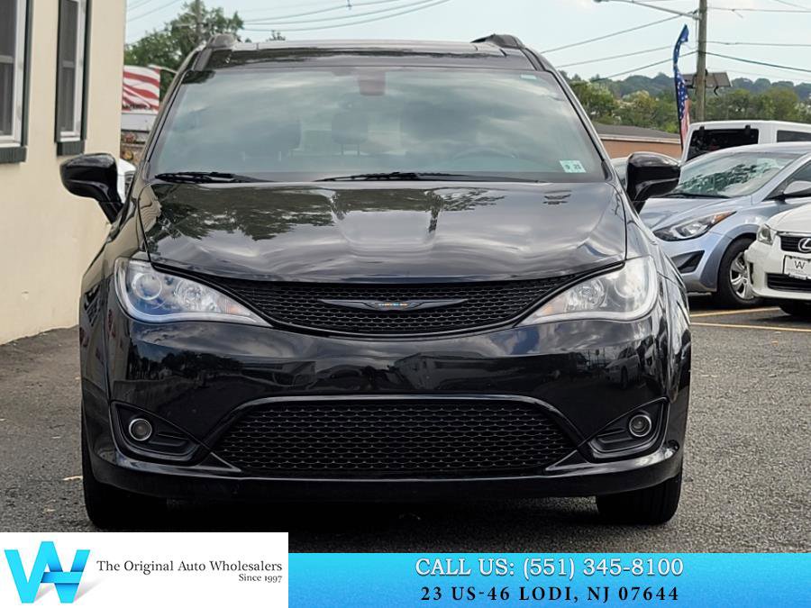 Used 2020 Chrysler Pacifica Touring-L Plus w/ S Appearance Package image 2