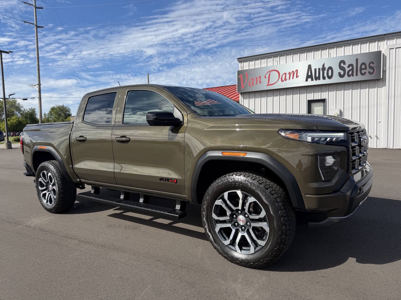 Used 2024 GMC Canyon AT4 w/ AT4 Premium Package AWD/4WD image 2