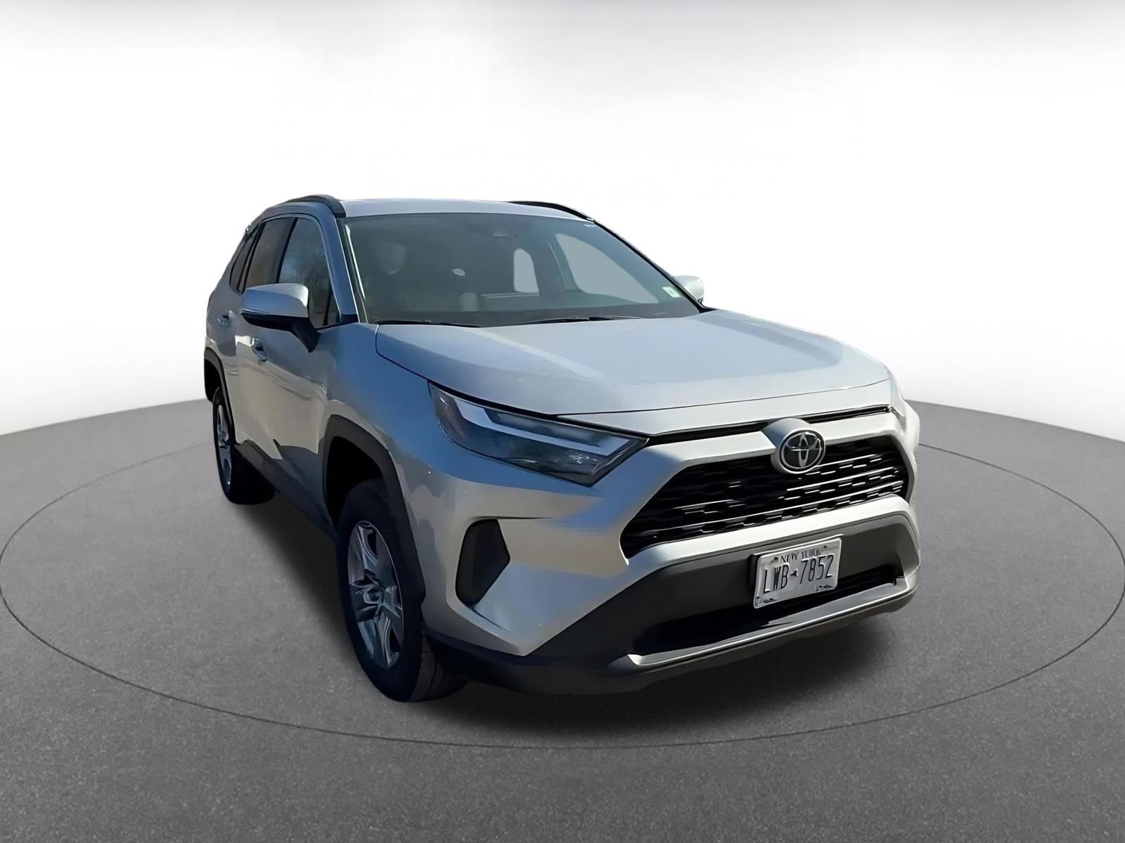 Used 2025 Toyota RAV4 XLE w/ Weather Package FWD image 3