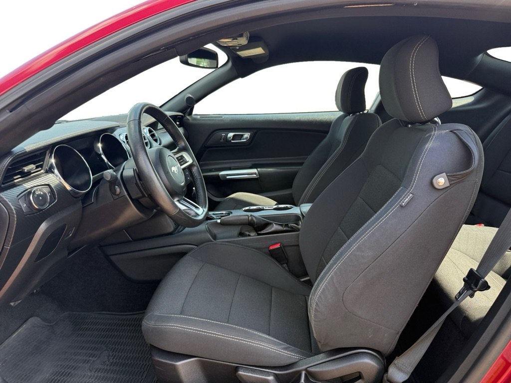 Used 2017 Ford Mustang Coupe RWD image 9