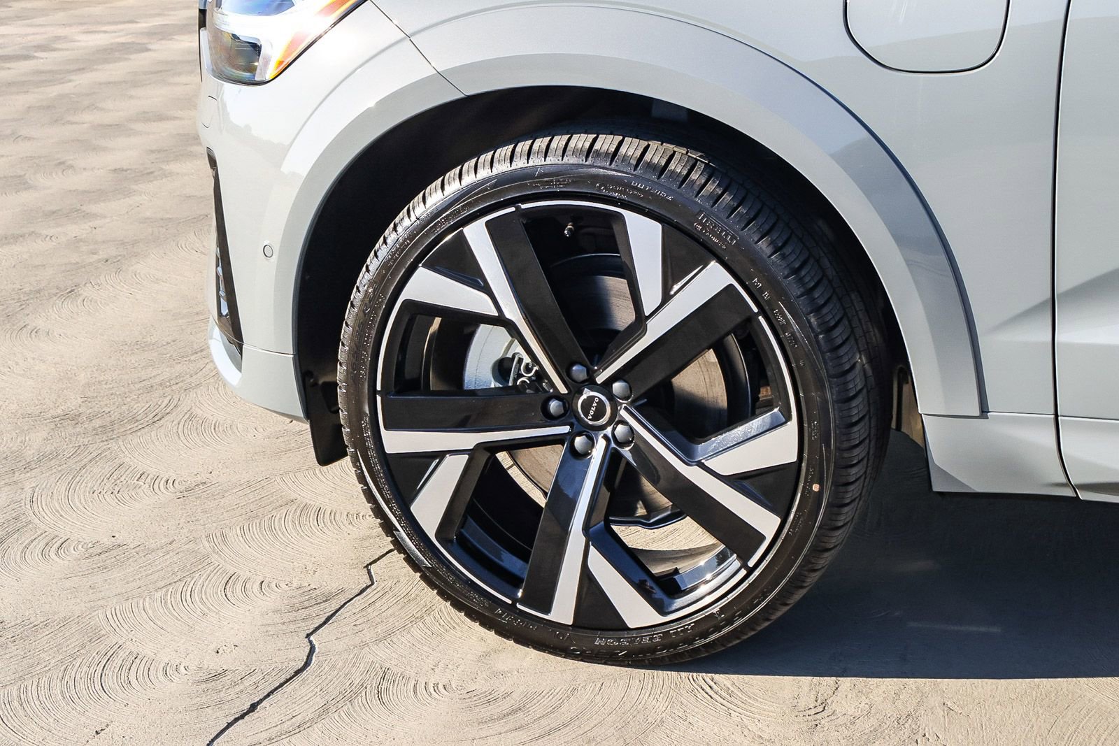 New 2026 Volvo XC60 T8 Ultra w/ Climate Package image 9