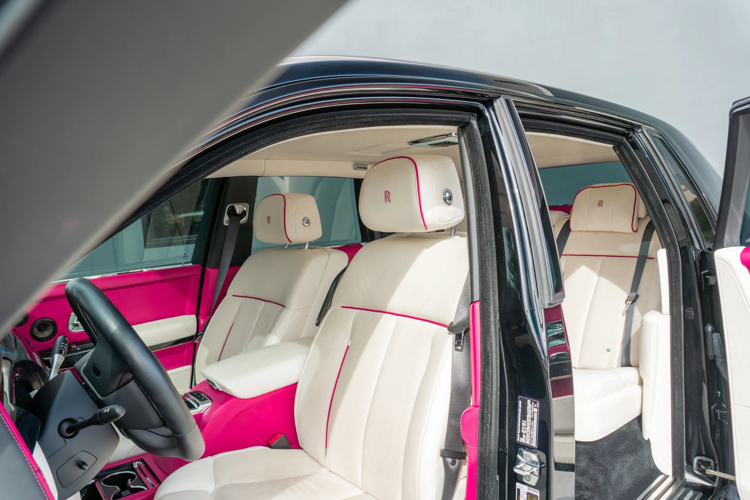 Used 2023 Rolls-Royce Phantom Sedan image 55