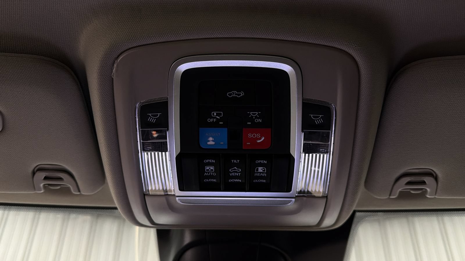 Used 2025 RAM 2500 Limited AWD/4WD image 37