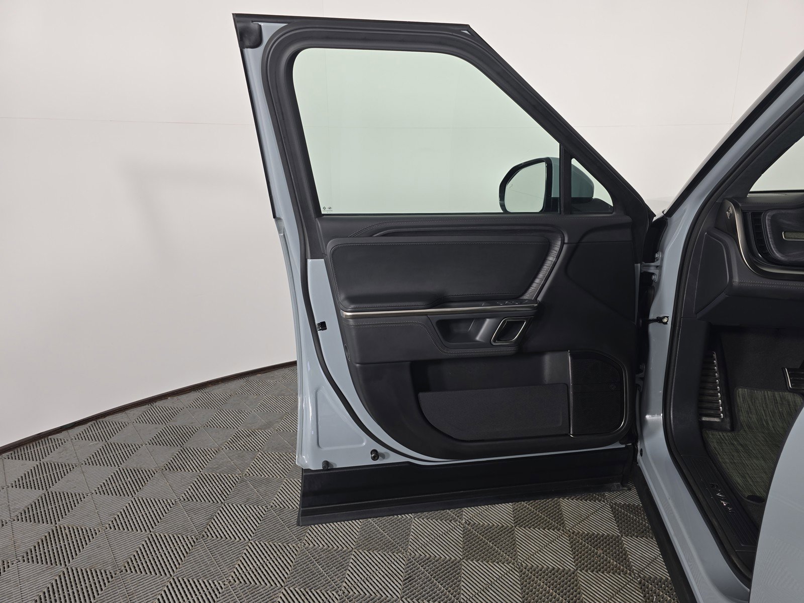 Used 2023 Rivian R1T Adventure AWD/4WD image 17