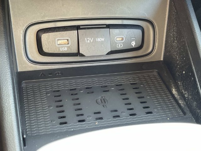Certified 2025 Hyundai Venue Limited FWD image 31