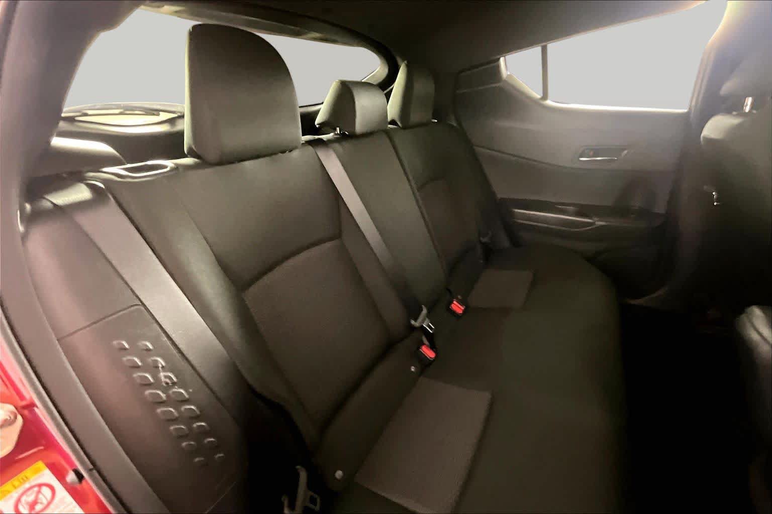 Used 2018 Toyota C-HR XLE FWD image 19