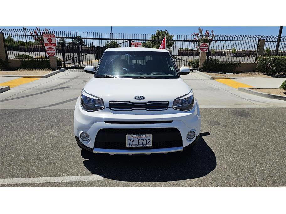 Used 2017 Kia Soul + image 2