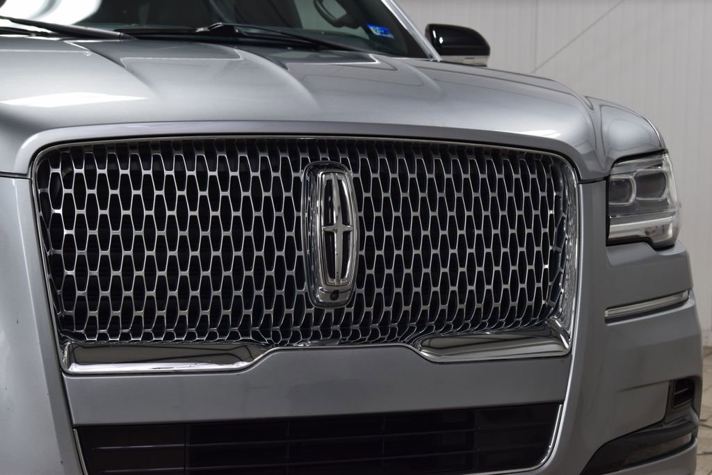 Used 2022 Lincoln Navigator Reserve AWD/4WD image 11