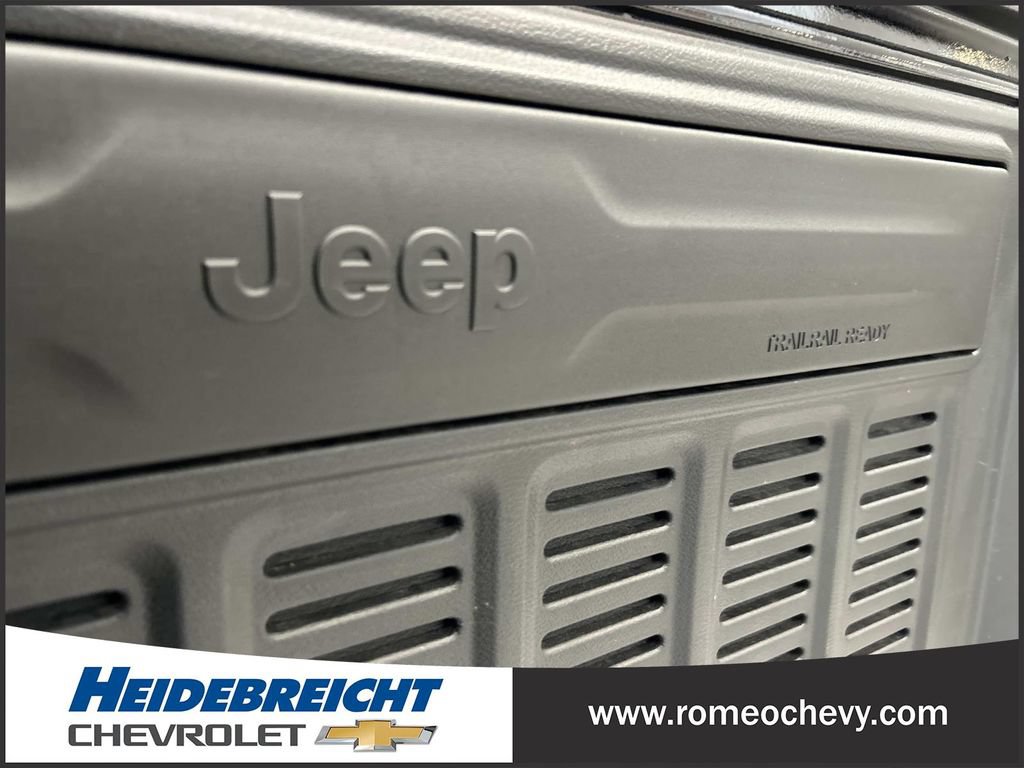 Used 2023 Jeep Wrangler Sport AWD/4WD image 17