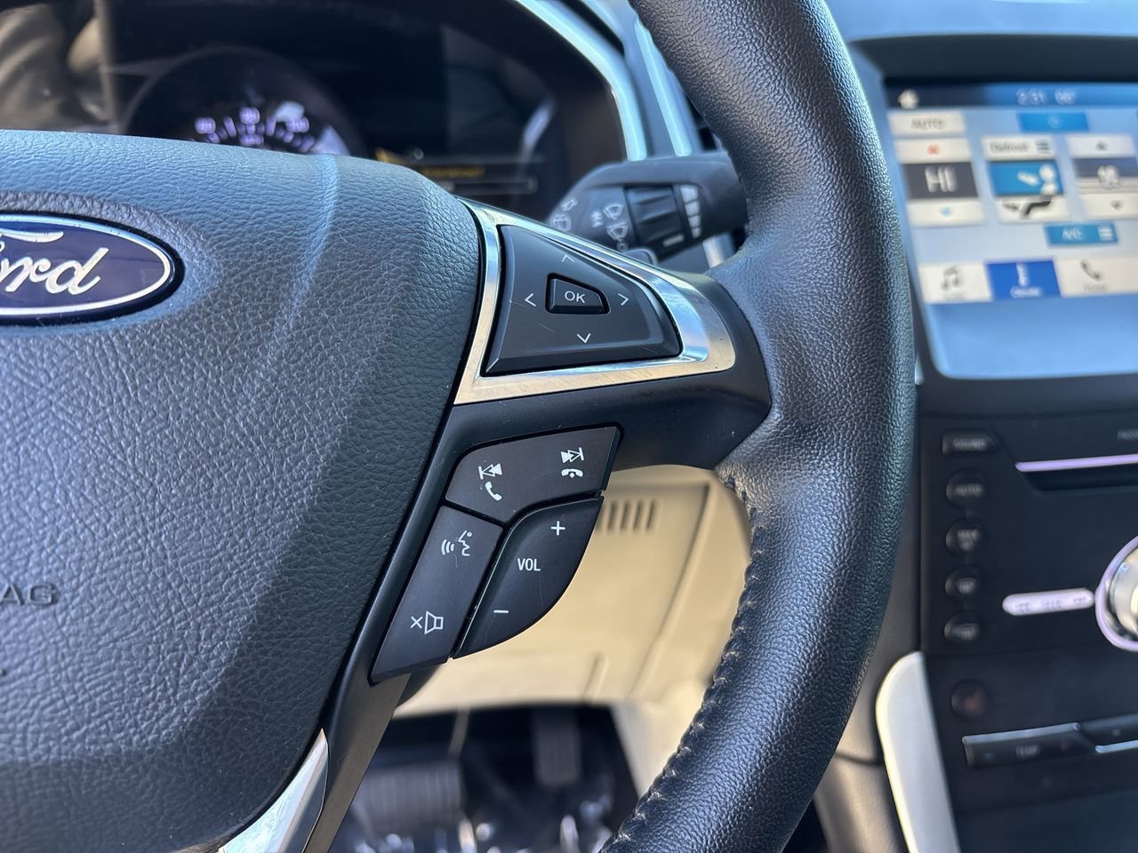 Used 2018 Ford Edge Titanium image 27