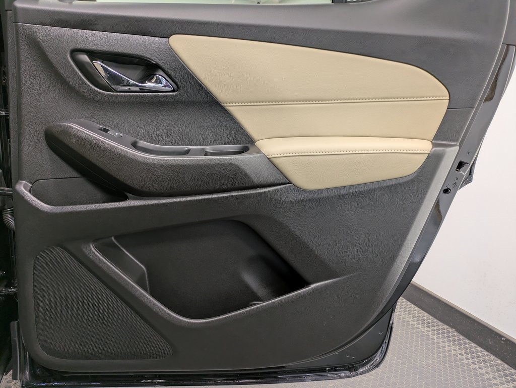 Used 2022 Chevrolet Traverse LS image 24