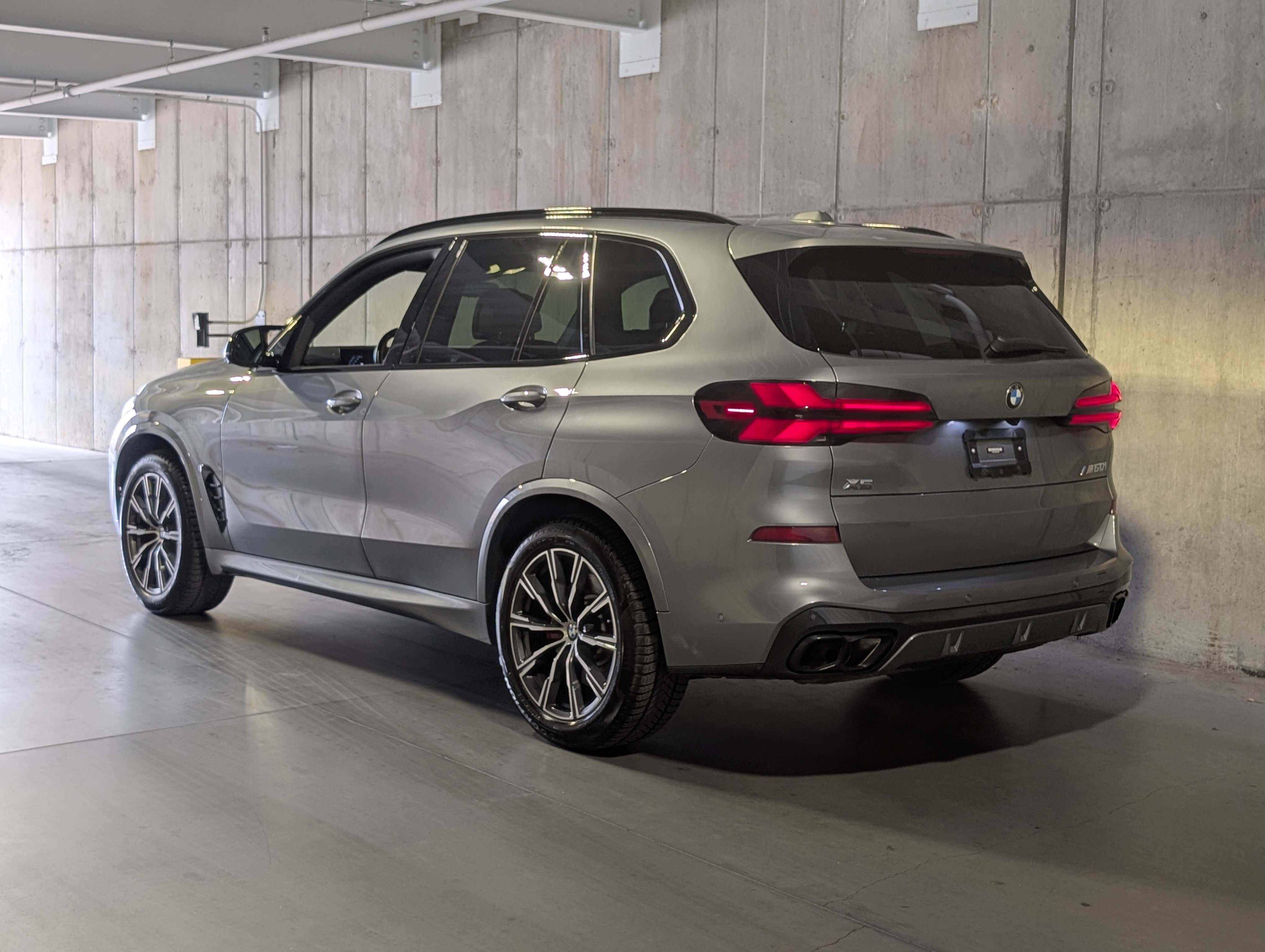 Used 2024 BMW X5 M60i w/ Climate Comfort Package image 3