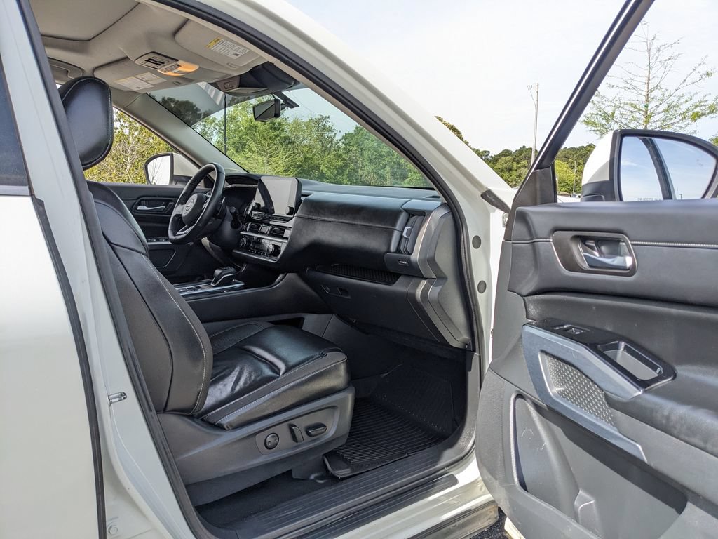 Used 2024 Nissan Pathfinder SL w/ SL Premium Package FWD image 35