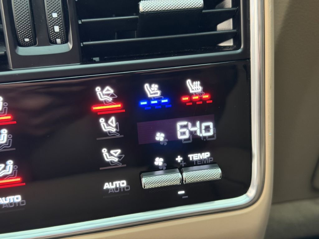 Used 2022 Porsche Cayenne Turbo w/ Premium Package Plus image 38