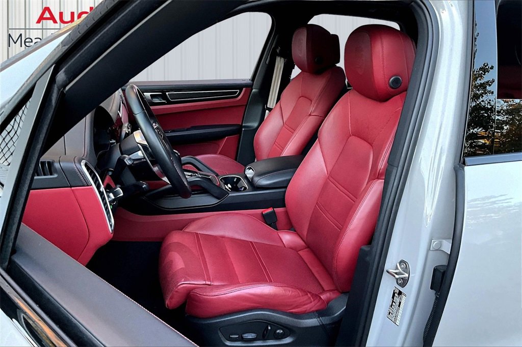 Used 2022 Porsche Cayenne Platinum Edition image 20