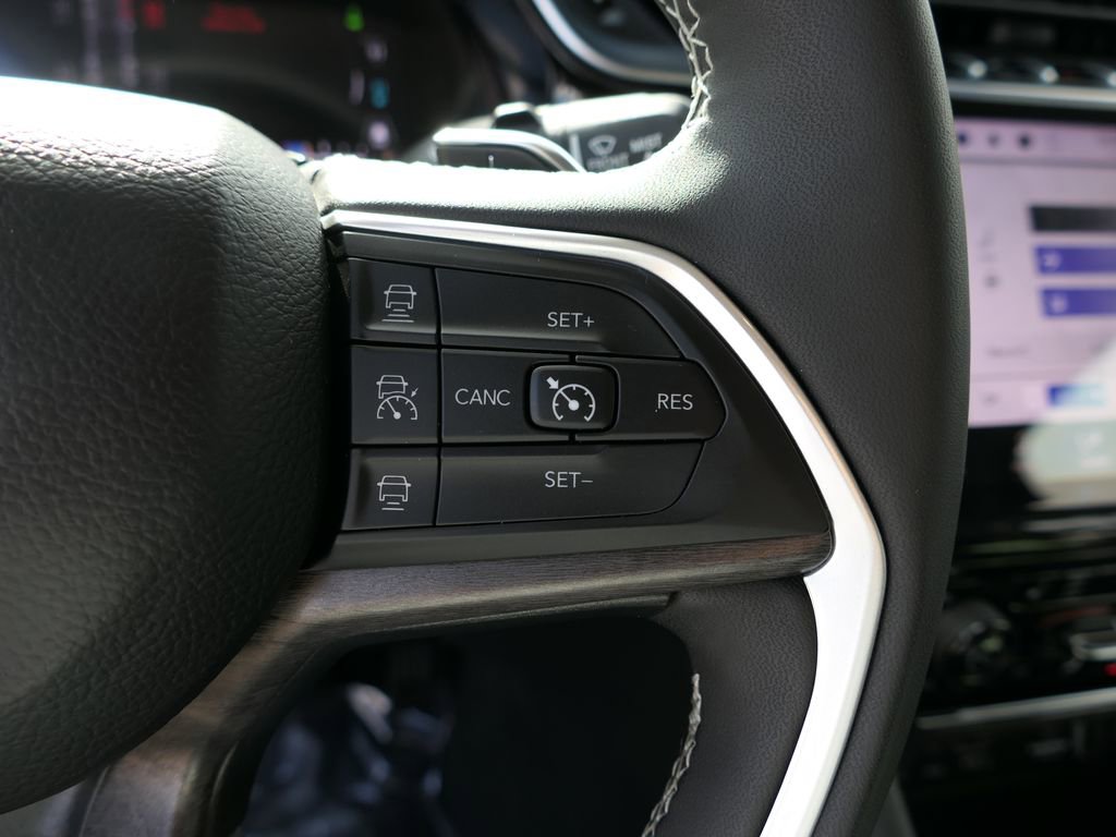 Used 2023 Jeep Grand Cherokee 4WD 4xe image 13