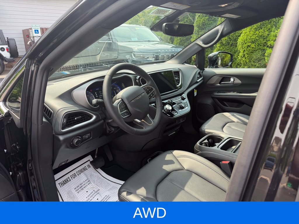 New 2027 Chrysler Pacifica Select w/ Family Tech Group AWD/4WD image 8