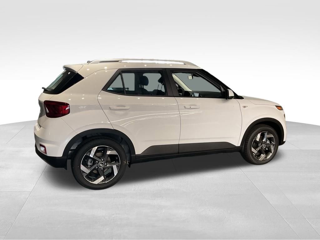 New 2025 Hyundai Venue SEL image 3