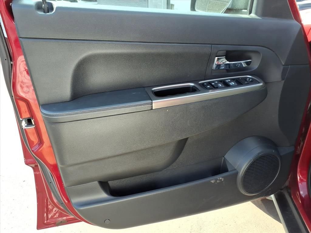 Used 2012 Jeep Liberty Limited Jet image 13