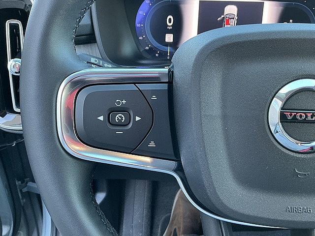 Certified 2025 Volvo XC40 B5 Core image 29