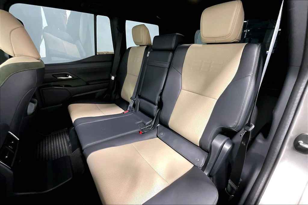 Used 2025 Lexus GX 550 image 35