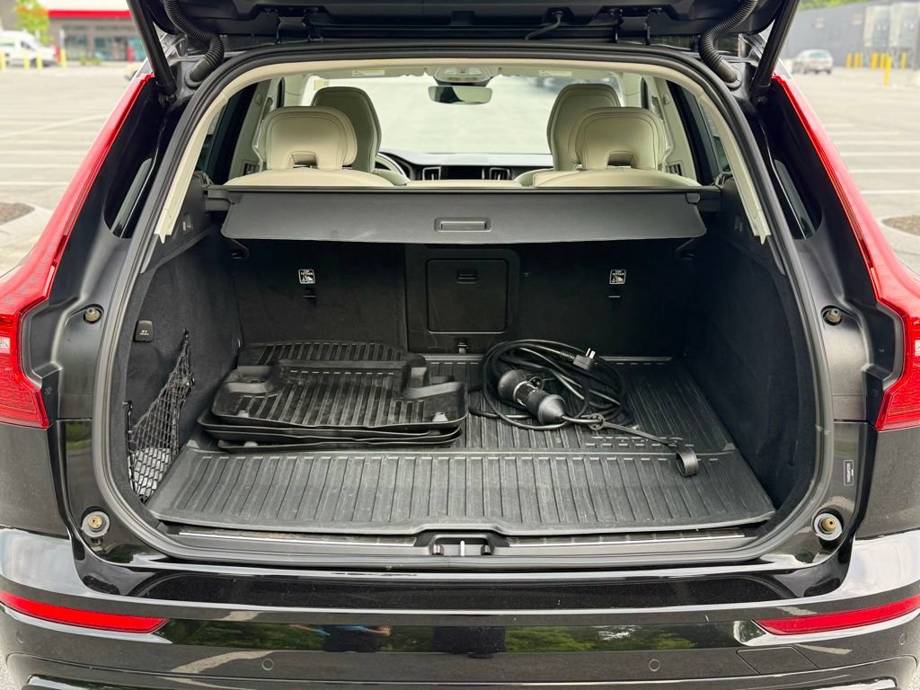 Used 2023 Volvo XC60 T8 Plus w/ Climate Package AWD/4WD image 6