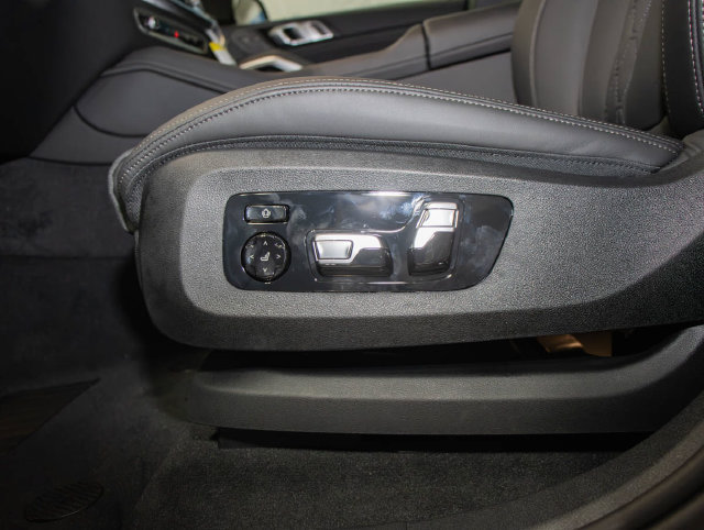 New 2027 BMW X6 xDrive40i w/ Executive Package AWD/4WD image 15