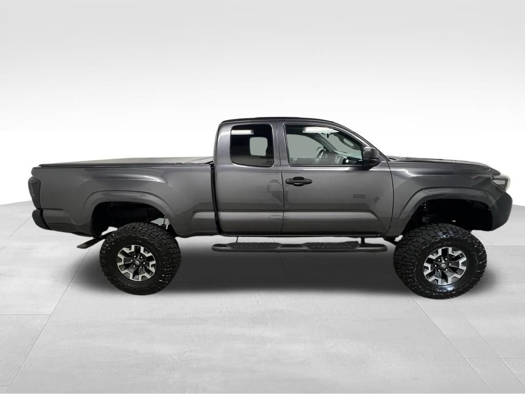 Used 2020 Toyota Tacoma SR AWD/4WD image 4