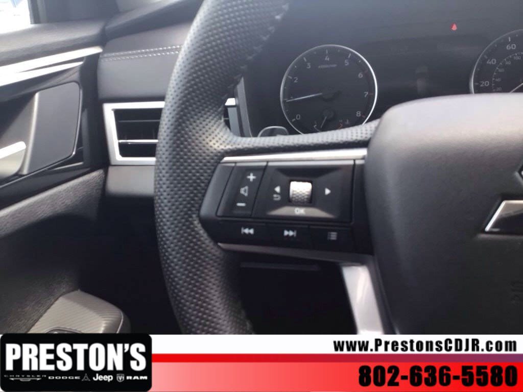 Used 2025 Mitsubishi Outlander AWD image 13